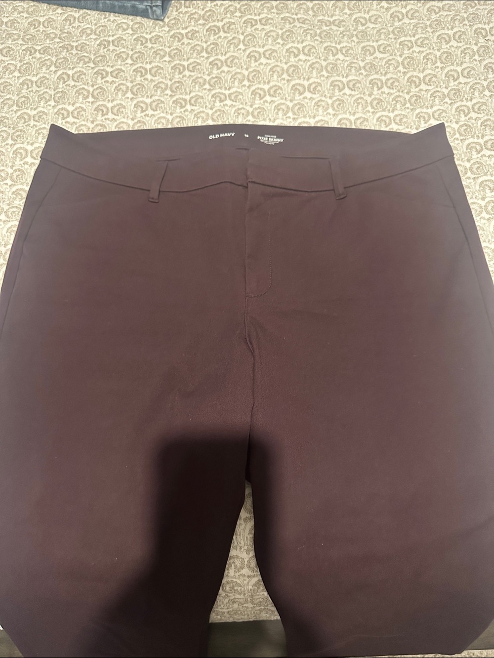 Old Navy Women's Pixie Skinny Pants in Dark Plum